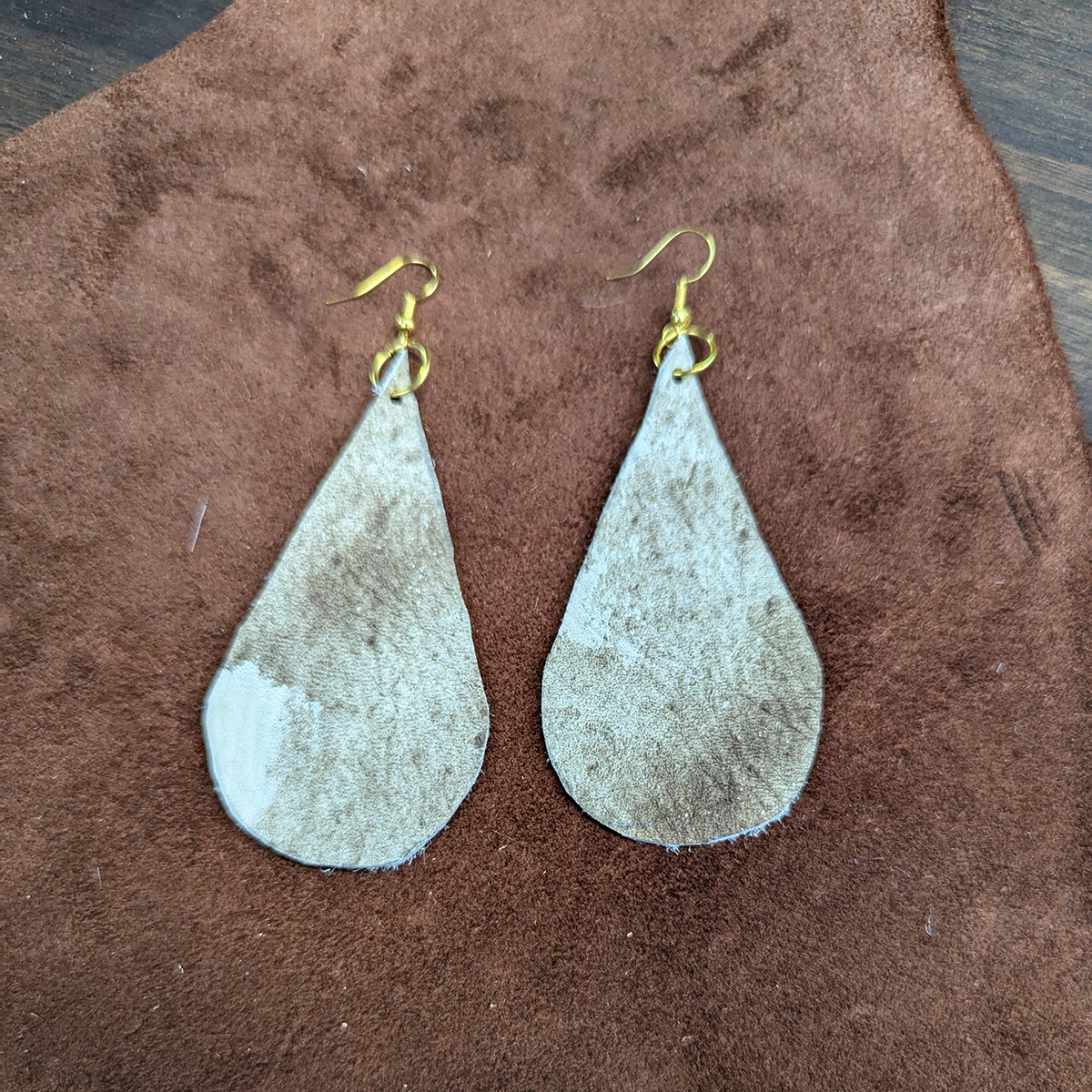 Tan & White Raw Hide Leather Teardrop Earrings